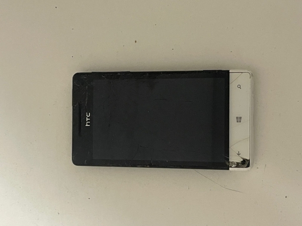 HTC Windows Phone 8s 4GB 4.0″ 5MP Android Smartphone Cracked