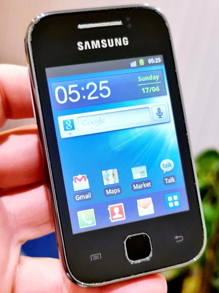 Samsung Galaxy Young GT-S5360 – silberfarbenes (entsperrt) Smartphone einwandfreier Zustand