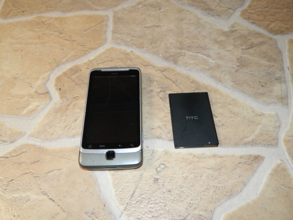 HTC Desire Z : Smartphone /Handy – Akzeptabel – ohne Ladekabel
