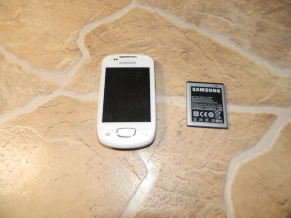 Samsung GT – S- 8570 : Smartphone / Handy – Akzeptabel – ohne Ladekabel