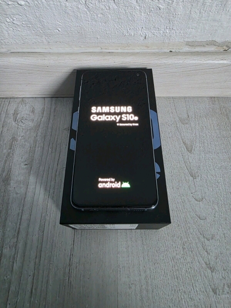 Samsung S10e–Kompaktes Top-Smartphone–Schnäppchen!