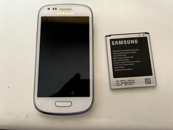 Samsung Galaxy S III mini GT-I8190N weiß 4″ LCD (1GB+8GB) für Ersatzteile/Reparatur