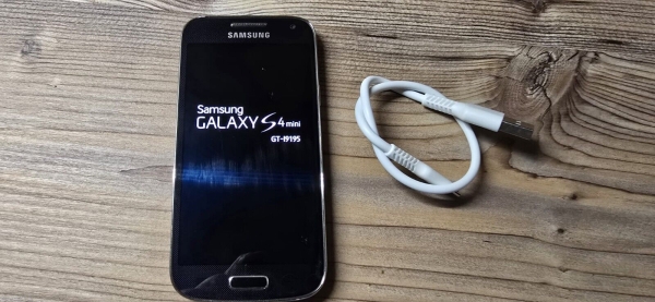 Samsung Galaxy S4 mini GT-I9195 – 8GB – Schwarz (Ohne Simlock) Smartphone