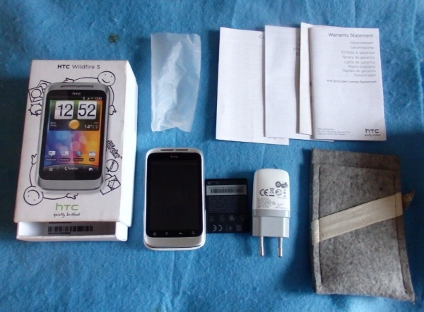 HTC  Wildfire S – Silber Weiß (Ohne Simlock) Smartphone, Ladestecker, kein Kabel
