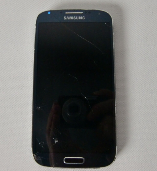 Handy/Smartphone: Samsung  Galaxy S4 *Displayschaden*