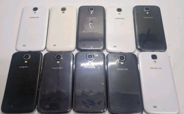 Samsung Galaxy S4 GT-I9505 schwarz weiß entsperrt 16GB Android Smartphone mit USB