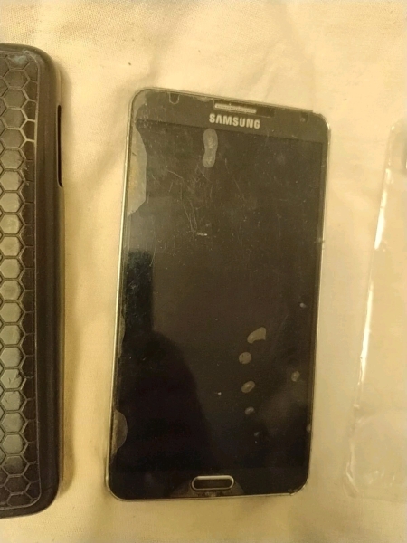 Viel geliebtes Samsung Galaxy Note 3 mit Zubehör für Ersatzteile