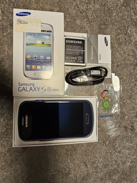Samsung Galaxy S III mini GT-I8190 – Blau (Ohne Simlock) Smartphone