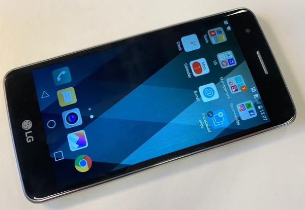 LG K8 (2017) M200N Smartphone Handy ENTSPERRT 16GB Android 8 4G LTE silber