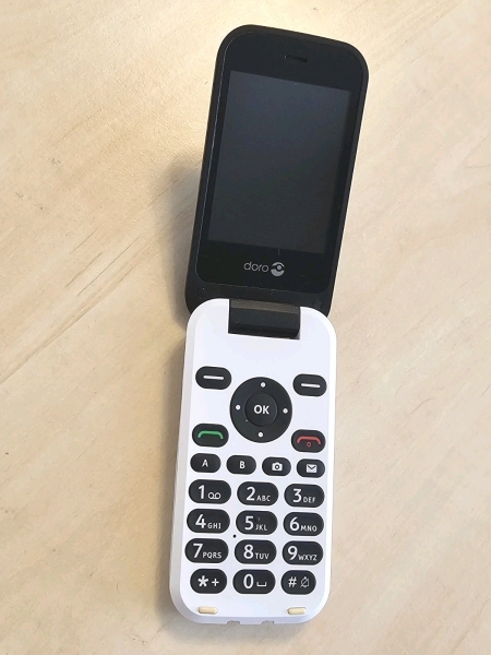 Doro PhoneEasy 6620 Handy schwarz, Klapp Großtasten entsperrt Smartphone