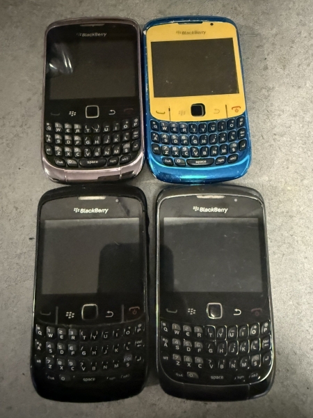 BlackBerry Smartphones Curve 9300 x2 & 8520 x2 defekt für Ersatzteile/Ersatzteile/Reparatur