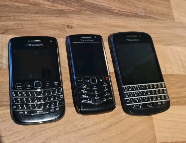 BlackBerry Smartphones Restposten x 3