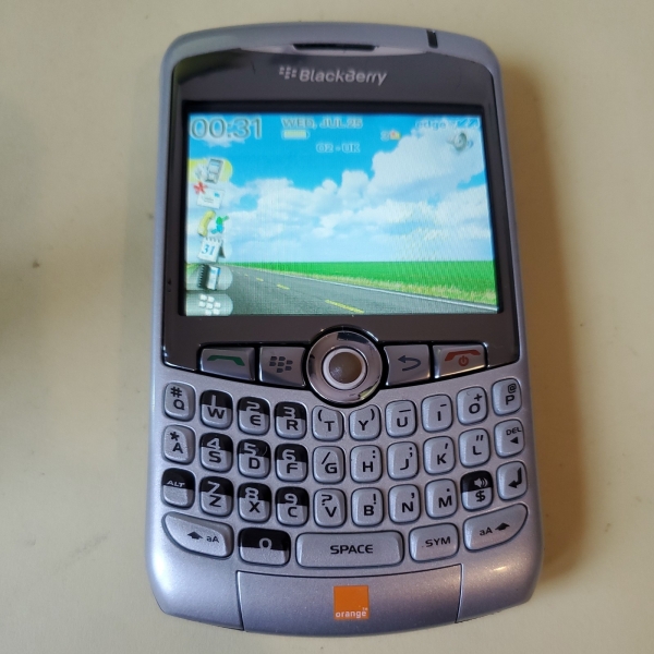 BlackBerry Curve 8310 Smartphone (entsperrt) – Silber (6RI8310N) B62