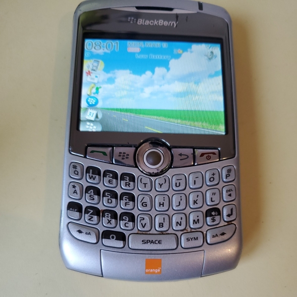 BlackBerry Curve 8310 Smartphone (entsperrt) – Silber (6RI8310N) B60