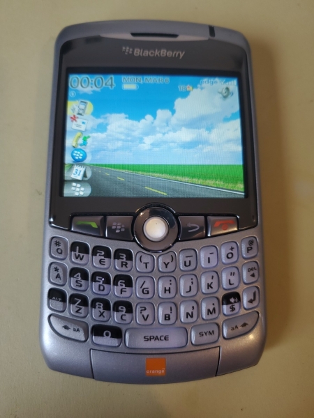 BlackBerry Curve 8310 Smartphone (entsperrt) – Silber (6RI8310N) B39