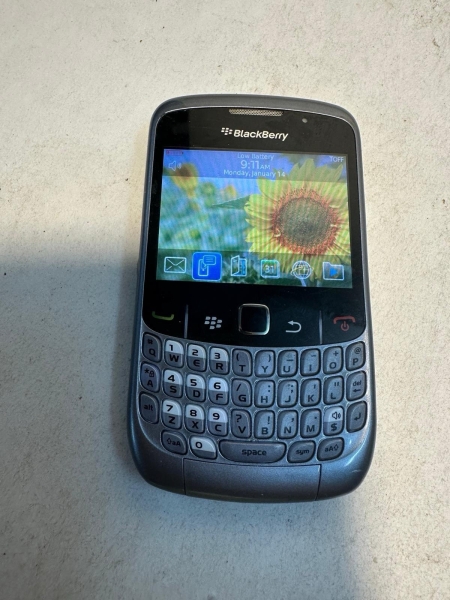 Vintage BlackBerry Curve 8520 Smartphone (2009) – Grau – Einschalten