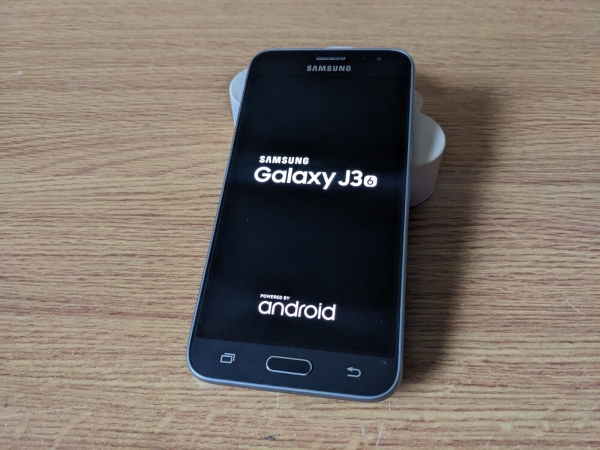 Samsung Galaxy J3 6 SM J320FN 8GB Smartphone (Vodaphone gesperrt)