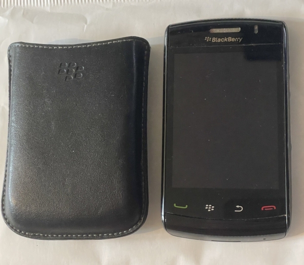 Blackberry Storm2 9520 – (schwarz) 2GB 3,25″ 3MP Smartphone – (ohne Akku)