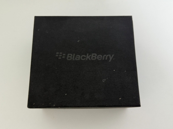 BRANDNEUES BLACKBERRY 9900 BOLD ENTSPERRTES TELEFON – WEISS – WIFI – MP3 – BLUETOOTH