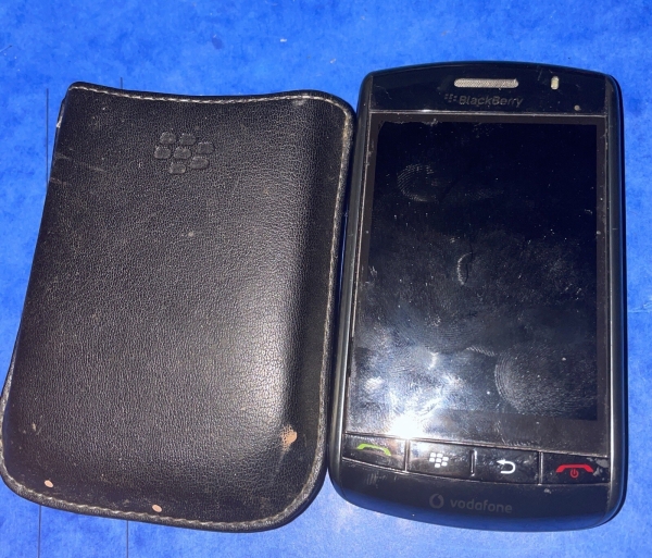 BlackBerry Storm 9500 1GB – Schwarz (Vodafone) Early Smartphone + Blackberry Etui