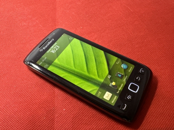 BlackBerry 9860 Taschenlampe – 4GB schwarz (entsperrt) Smartphone