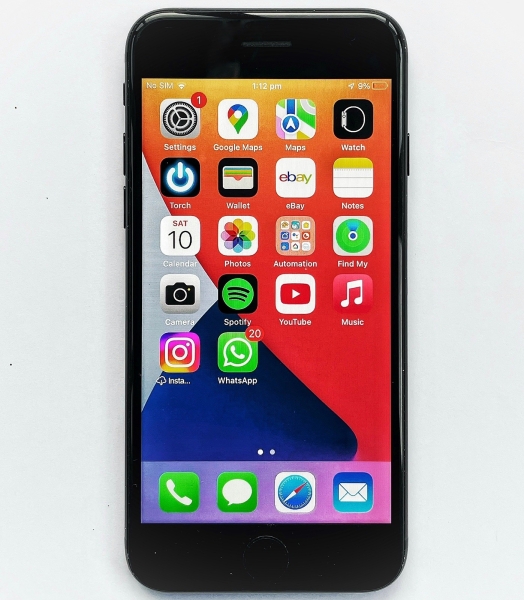 Apple iPhone 7 32GB schwarz und Kopfhörer in gutem Zustand ENTSPERRT Smartphone