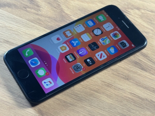 Apple iPhone 7 32GB Smartphone mattschwarz Fabrik entsperrt