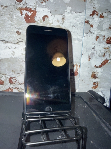 iPhone 8 Plus 64GB entsperrt schwarz 75% Batteriezustand Grade B