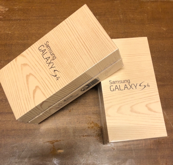 Boxed 3G Samsung Galaxy S4 16GB GT-I9500 entsperrt Android Smartphone UK Verkäufer