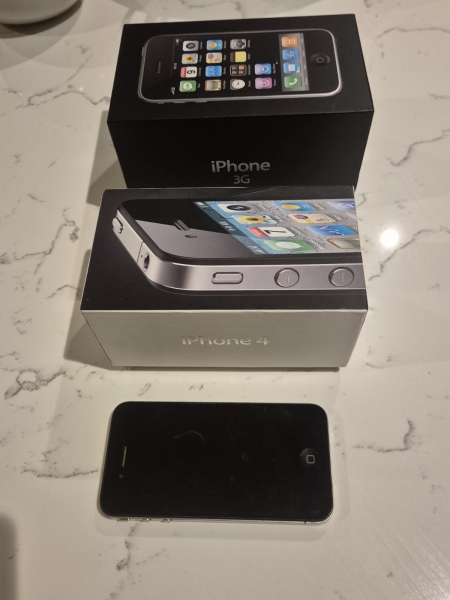 Apple iPhone 4 – 16GB – Schwarz (Entsperrt) A1332 (GSM)