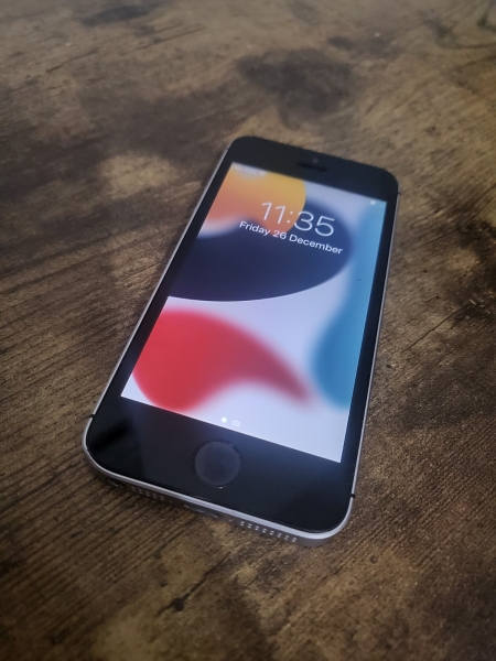 Apple iPhone SE schwarz (02) 32GB iOS Smartphone 88% Akku 201