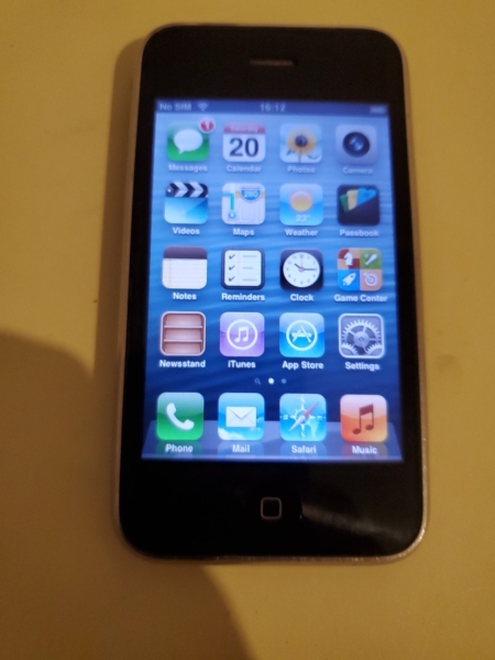 iPhone 3gs A1303 8gb Locked On 02 Netzwerk sehr guter Zustand 191