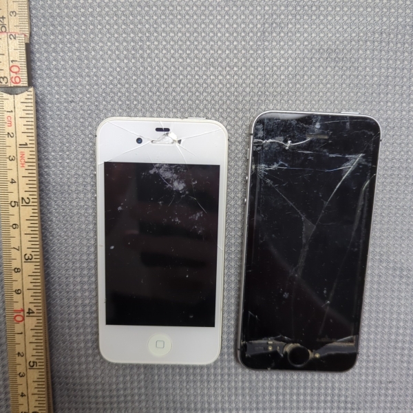 Apple iPhone SE 16GB Silber A1723 Defekt + iPhone 4 Ersatzteile Reparatur Konvolut