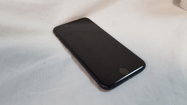 Apple mhgp3b/a iPhone SE 2. Gen 64GB Smartphone entsperrt