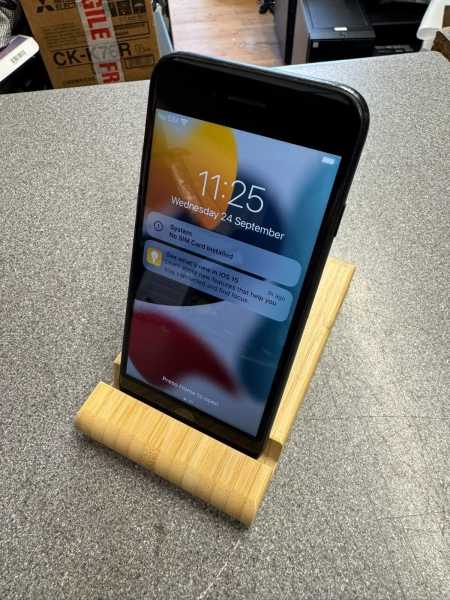 Apple iPhone 7 A1778 (GSM) 32GB schwarz entsperrt Smartphone 82% Batteriezustand