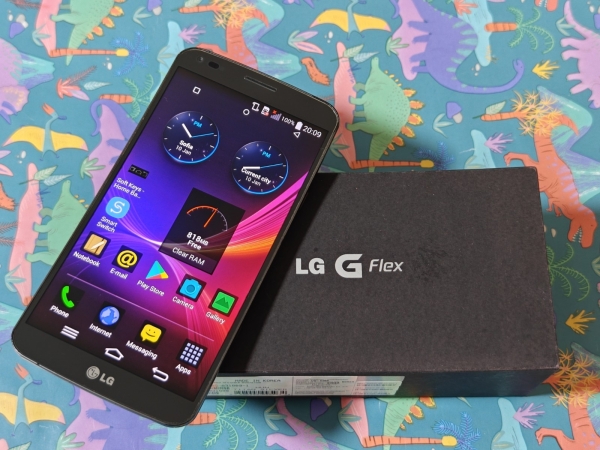 LG G Flex (defekt) Originalverpackt Curved Android Smartphone entsperrt