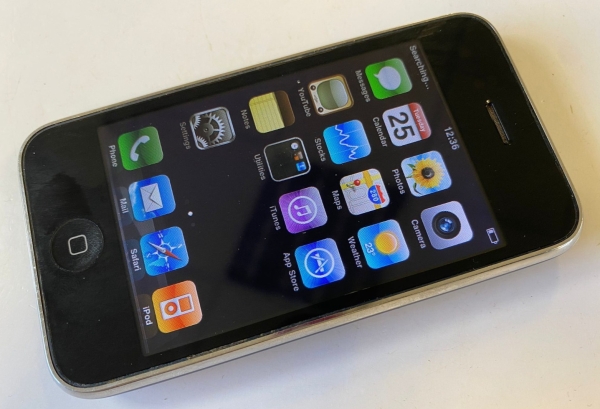 Apple iPhone 3G A1241 Smartphone Handy ENTSPERRT 8GB schwarz IOS 4 voll funktionsfähig