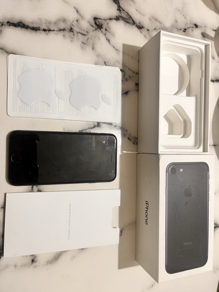 Apple iPhone 7 32GB, schwarz, entsperrt, A1778 (GSM)
