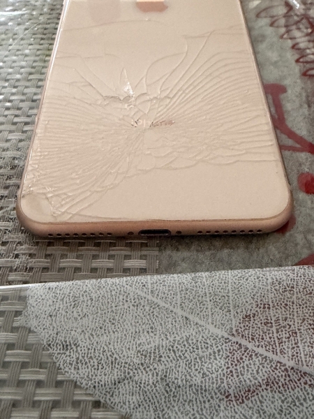 Apple iPhone 8 Plus – Beschädigt – Defekt