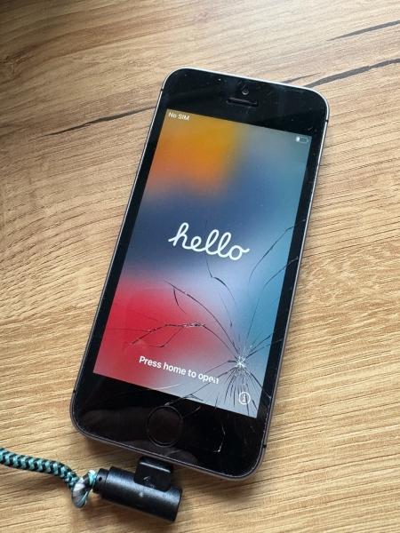 Apple iPhone SE – 32GB – Silber (Entsperrt) A1723 (CDMA + GSM) Display gesprungen