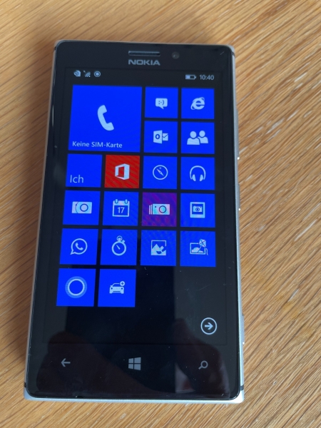 Nokia  Lumia 925 – 16GB – Weiß (Ohne Simlock) Smartphone mit Wireless Ladeschale