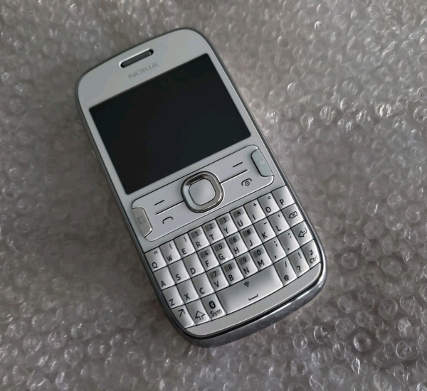 Nokia Asha 302 Smartphone (entsperrt) weiß