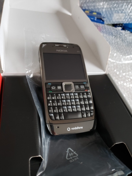 Neu Nokia E71 Handy (entsperrt) Metall Grau Originalverpackt