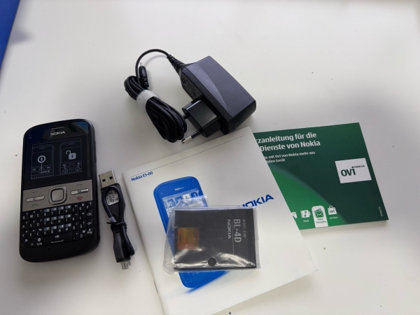 Nokia E5 Smartphone  Carbon Black NEU & OVP