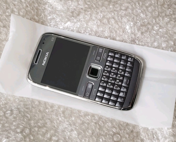 Nokia E72 Smartphone (entsperrt) Metal Grey Top Zustand