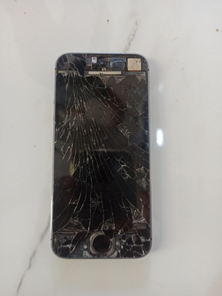 Apple iPhone 5s – Space Grau A1457