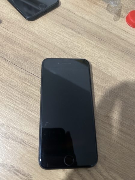Apple iPhone 8 64GB, schwarz, entsperrt, 81% Batteriezustand