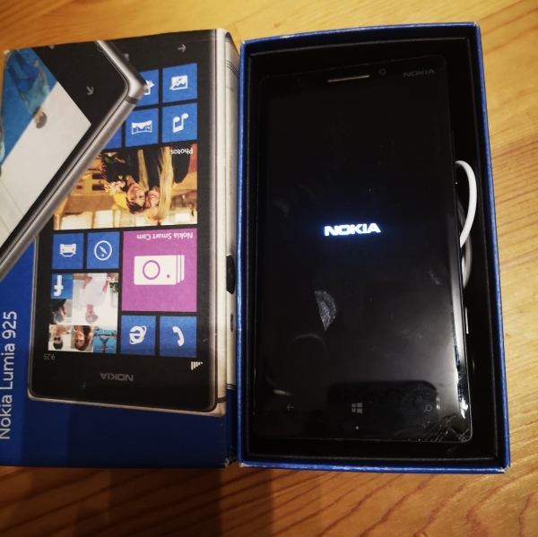 Nokia Lumia 925 Windows Phone Smartphone, Schwarz