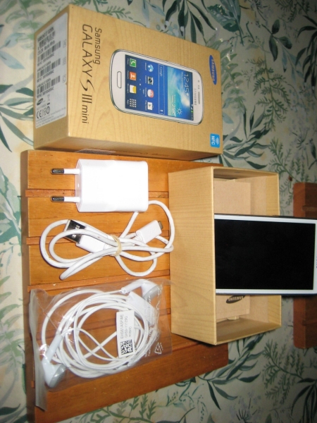 Samsung Galaxy S III mini GT-I8200N 8GB (Ohne Simlock) Smartphone – Ceramic…