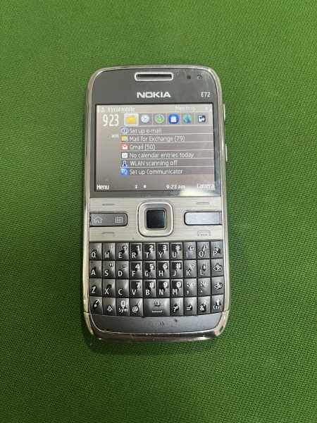 Nokia E72-1 entsperrt